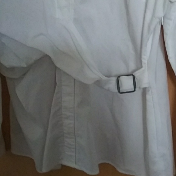 White top - Picture 2 of 6